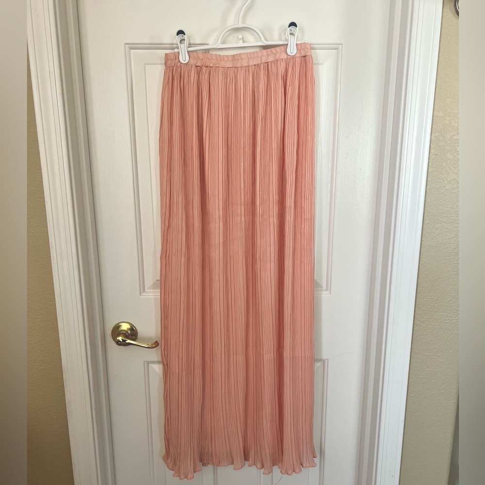 HYPR Peachy-Pink Shimmer Pleated Chiffon Maxi Skirt - Small / 38